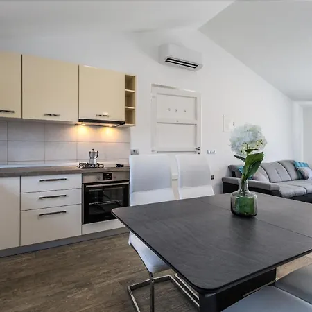 Tara Premium Apartment Funtana