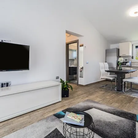 Tara Premium Apartment Funtana
